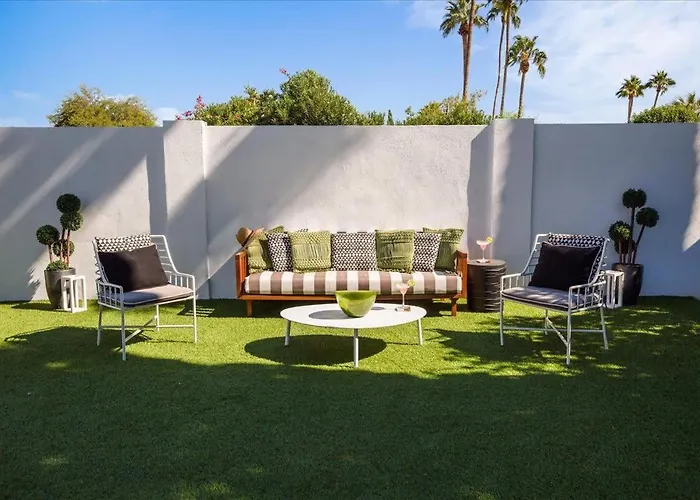 Modern Desert Heated Pool Holiday home