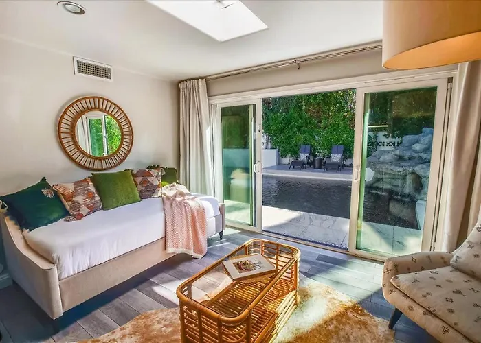 Modern Desert Heated Pool Holiday home